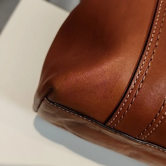 Coach Gigi Tote - Picture 12 of 17